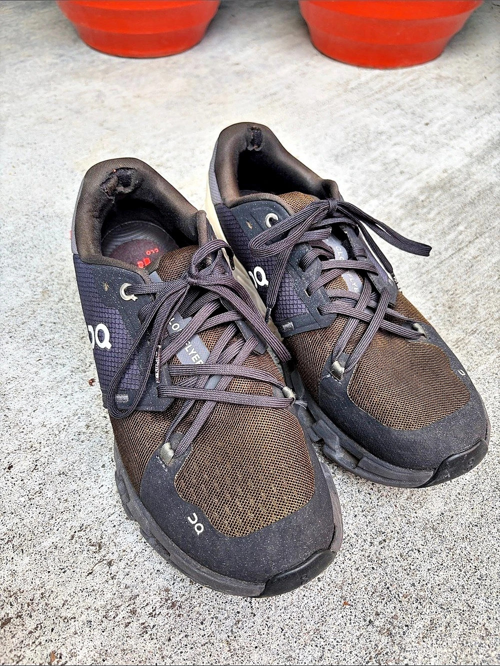 On Cloudflyer W9 Athletic Shoes Black & white